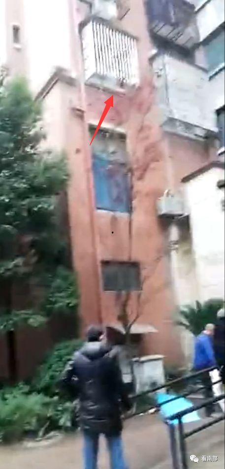 网友爆料坠楼视频,惊现坠楼视频，真相令人震惊！